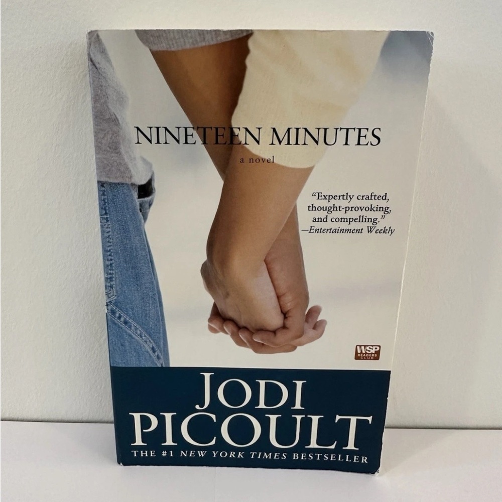 Jodi Picoult 'Nineteen Minutes' Paperback Book